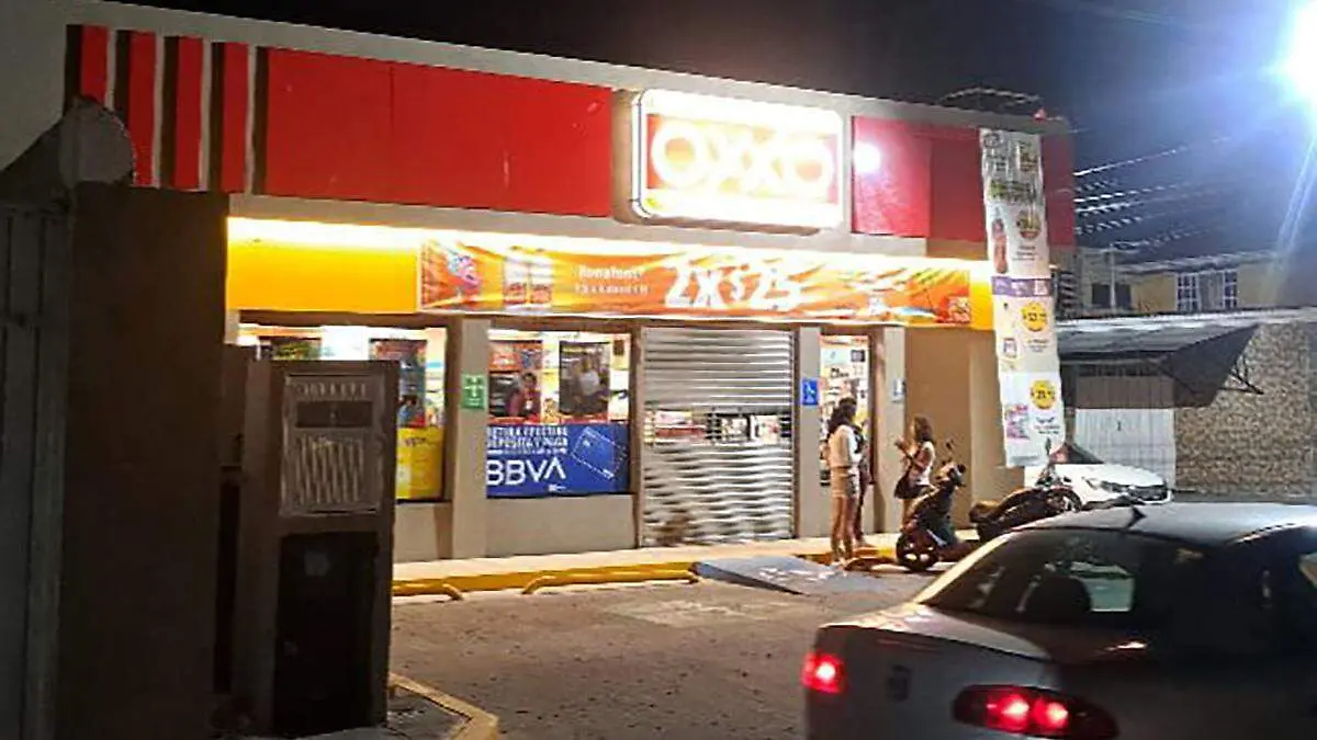 ASALTO A OXXO EN IZUCAR 01